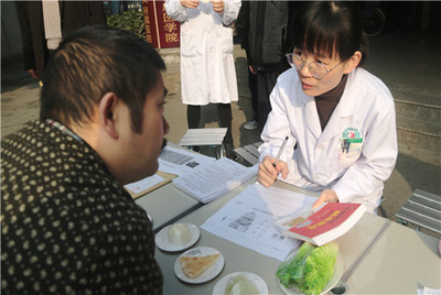 健康中国行在行动 绵阳市中医医院开展合理膳食义诊咨询活动